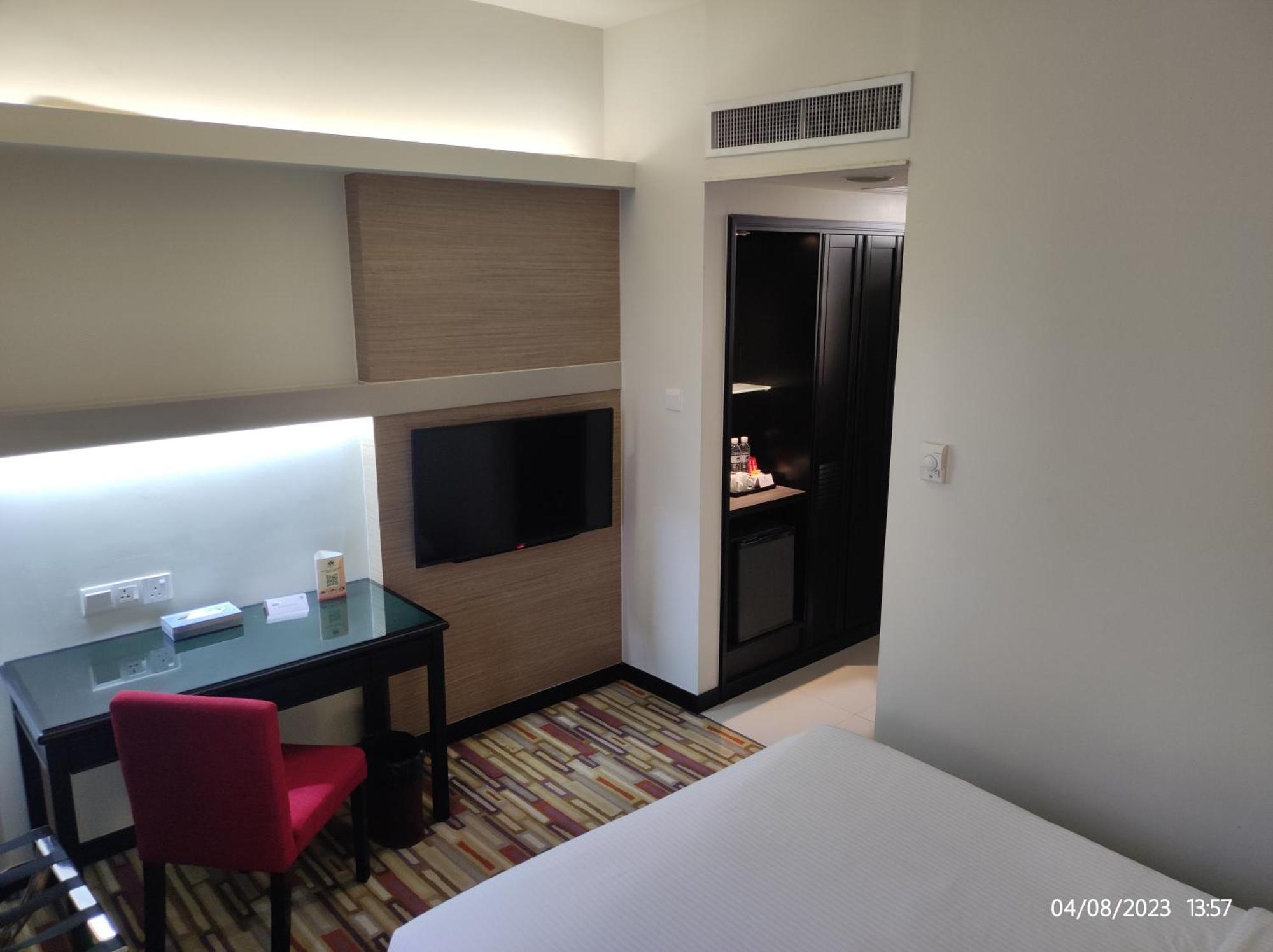Harbour View Hotel Кучинг Екстериор снимка