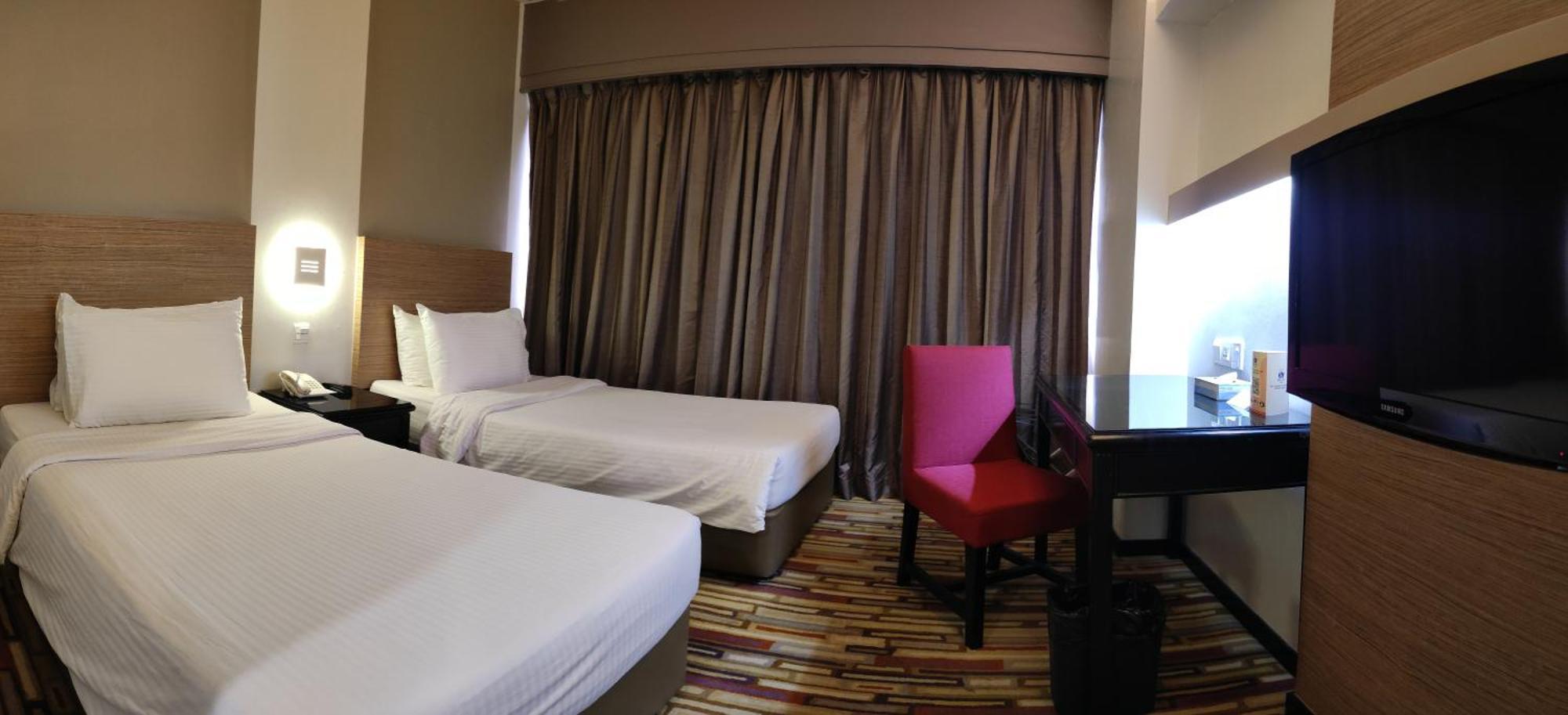Harbour View Hotel Кучинг Екстериор снимка