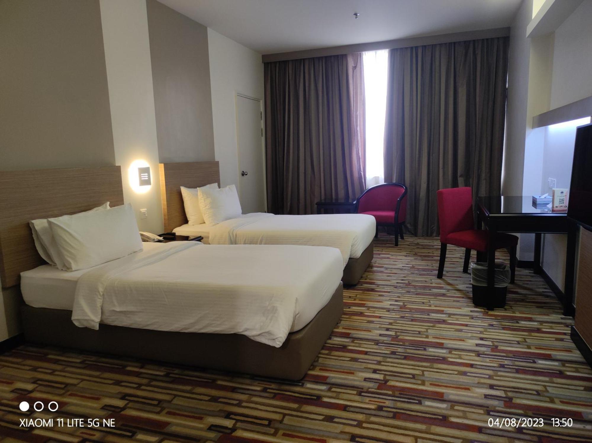 Harbour View Hotel Кучинг Екстериор снимка