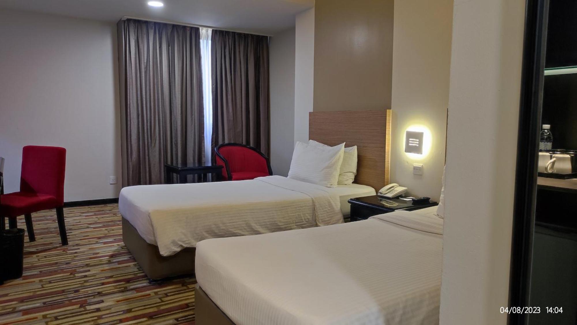 Harbour View Hotel Кучинг Екстериор снимка
